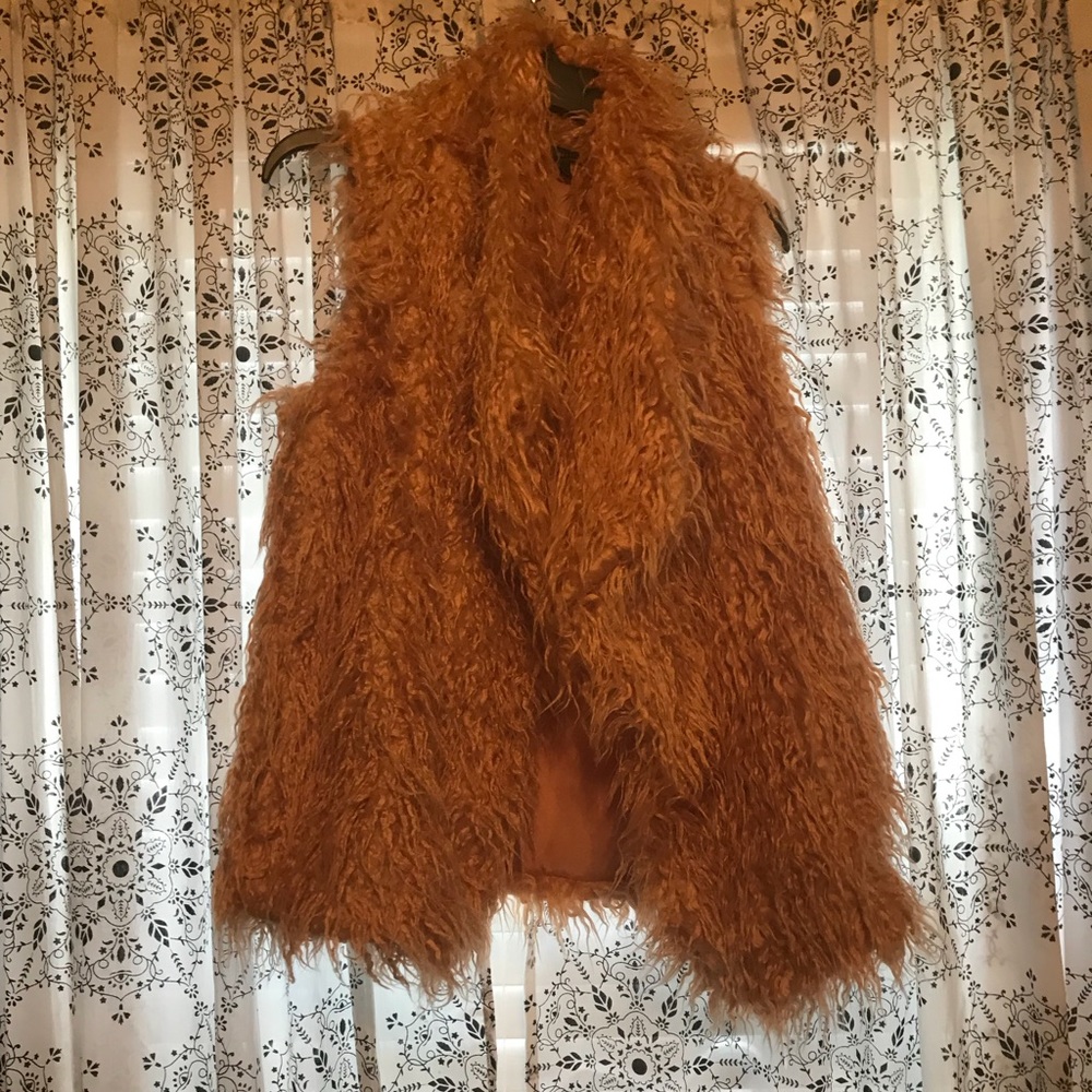 Tan fur vast